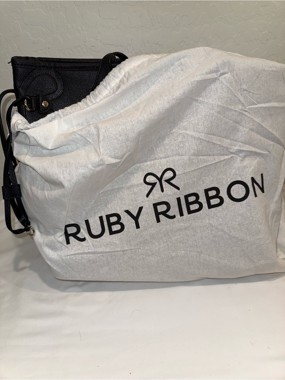 RUBY RIBBON Classic Black Tote Bag with Embossed Bow Detail - NEW WITH TAGS - Picture 11 of 12